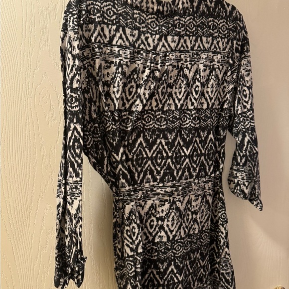 Black and White Patterned tunic top - Picture 2 of 6